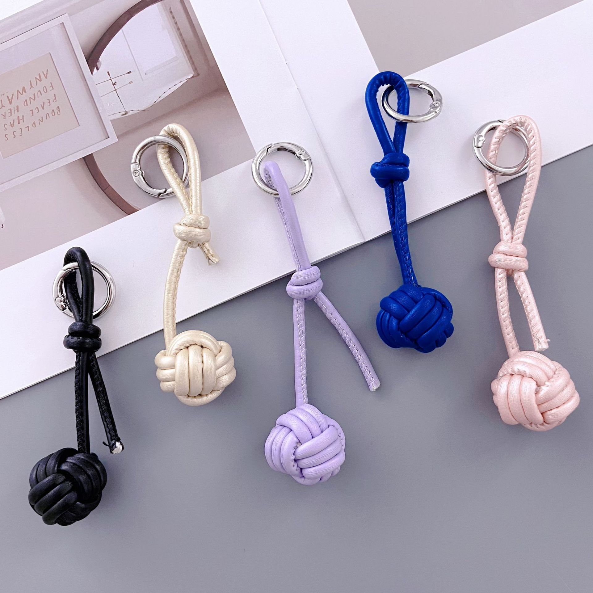 Pendentif de sac en cuir style - Luxury Japanese Bags Brands avis et prix
